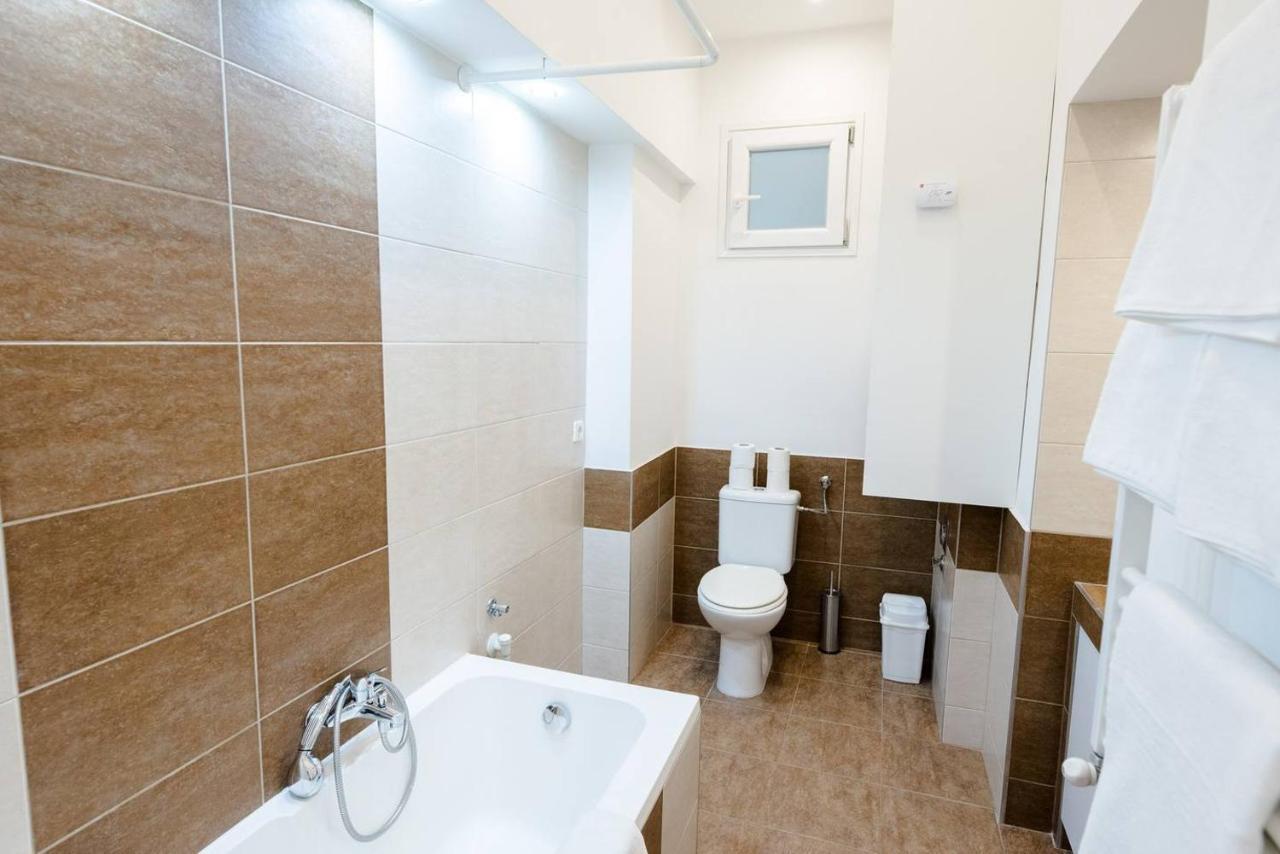Newly Refurbished Home At Superb Location Budapest Exterior photo